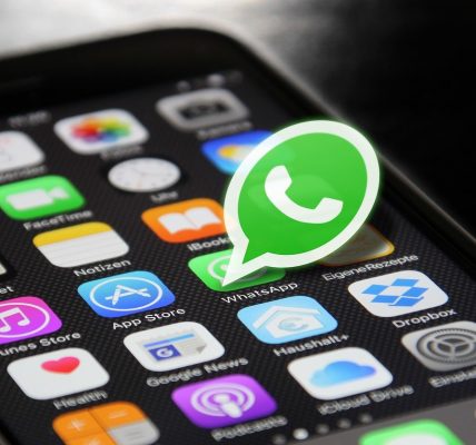 WhatsApp to Provide Users with Friend Suggestions and Advertisements