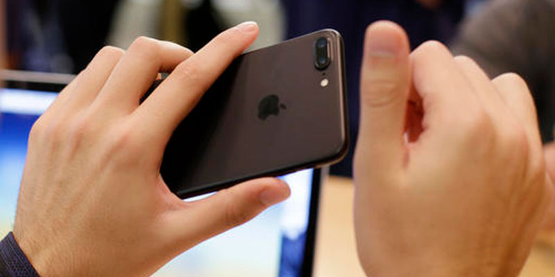Apple to Cut Production of iPhone in 2017