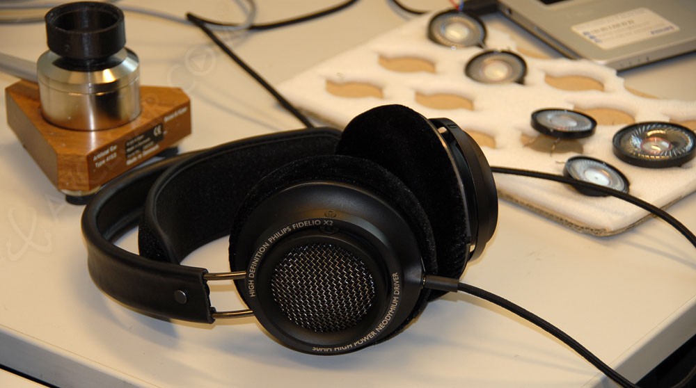  Philips X2/27 Fidelio Over Ear Headphone