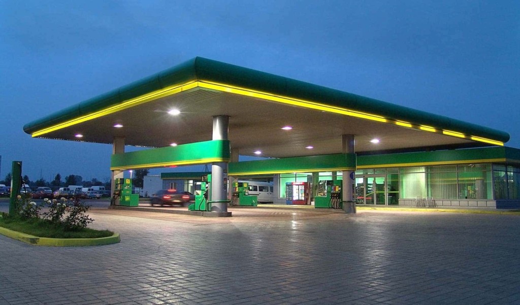 4 Ways to Choose a Brightly Lit Gas Station with Canopy Lighting