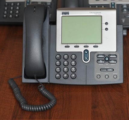 Why Use IP Telephone System in Your Office Setting?