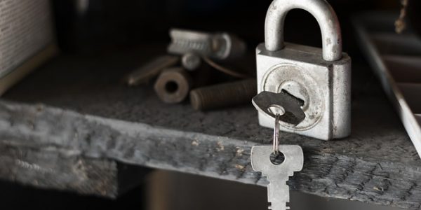 How to Hire the Right People to Repair Your Garage Lock