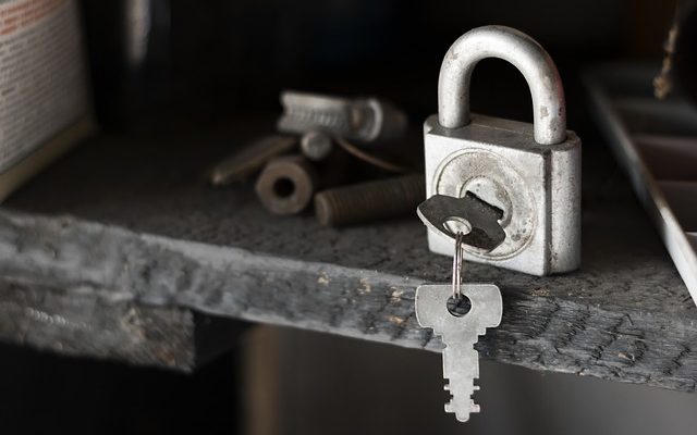 How to Hire the Right People to Repair Your Garage Lock