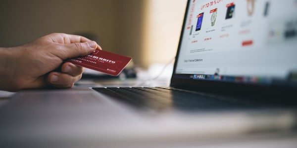 10 Features to Consider While Choosing an E-Commerce Platform