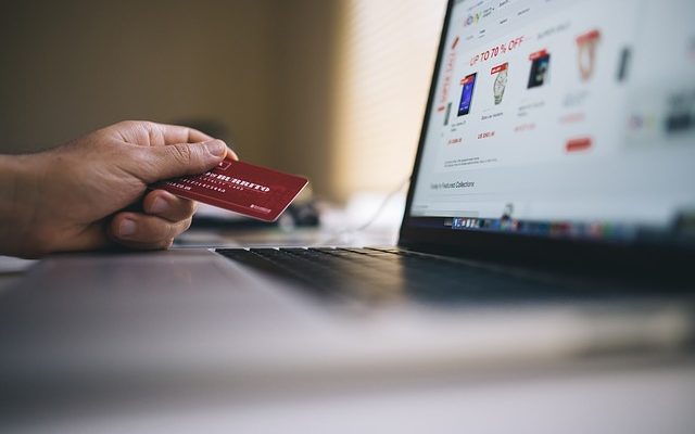 10 Features to Consider While Choosing an E-Commerce Platform